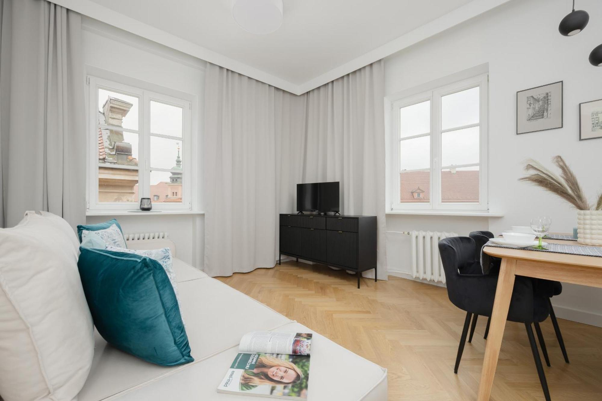 Plac Zamkowy In By Rent Like Warschau